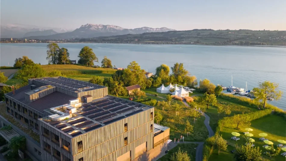 Sonne Seehotel Eich von oben: Blick über den Sempachersee bis zur Alpenkette